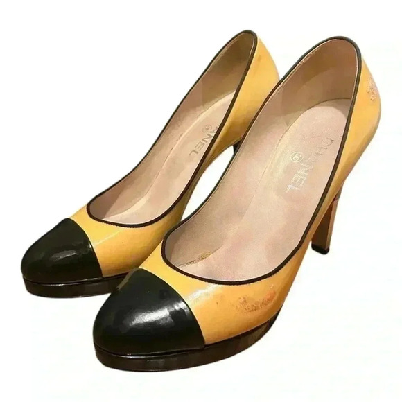 CHANEL Women’s Two Tone Cap Toe Patent Leather Pumps with Metallic Heel. Sz 41.5 - Picture 3 of 12